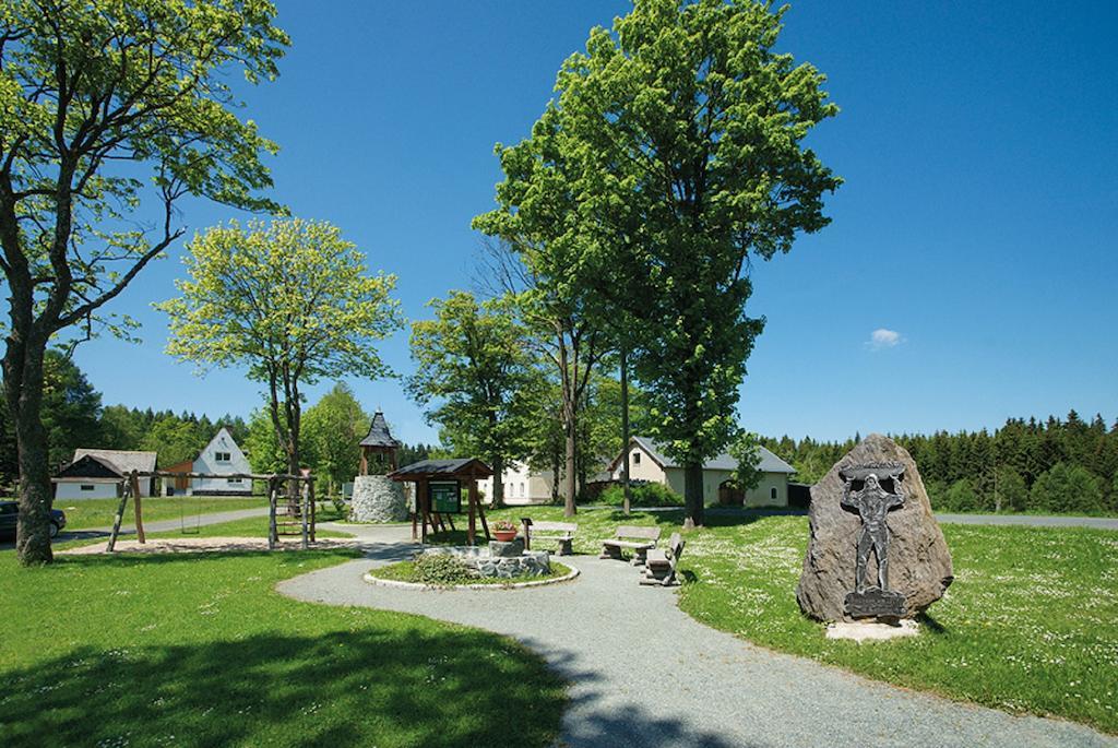 Hotel Haus Am Ahorn Schöneck Exteriör bild